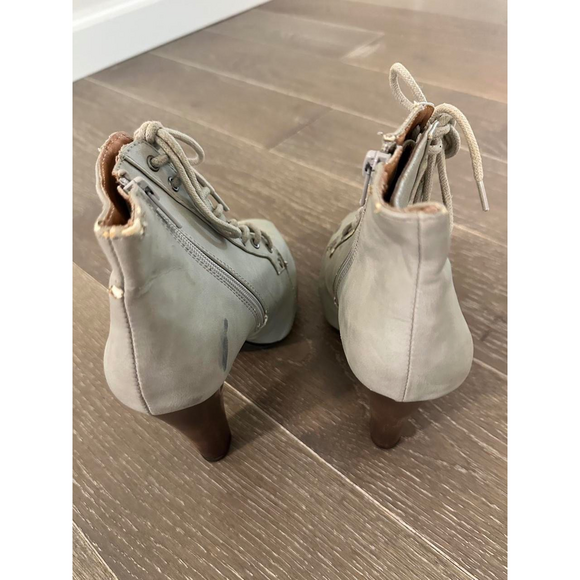 Upcycle lace up heel chunky bootie boots. Art project for crafters in Gray - Picture 3 of 6